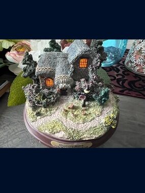 Thomas Kinkade Heather’s Hutch Miniature Cottage Music Box with Warm Lit Windows